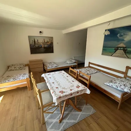 Jablon W Ogrodzie Homestay *