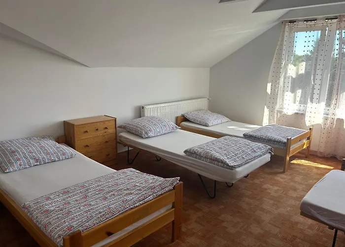 Jablon W Ogrodzie 홈스테이 *